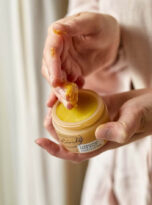UpCircle-Lifestyle-Cleansing-Balm-Fran-Hands